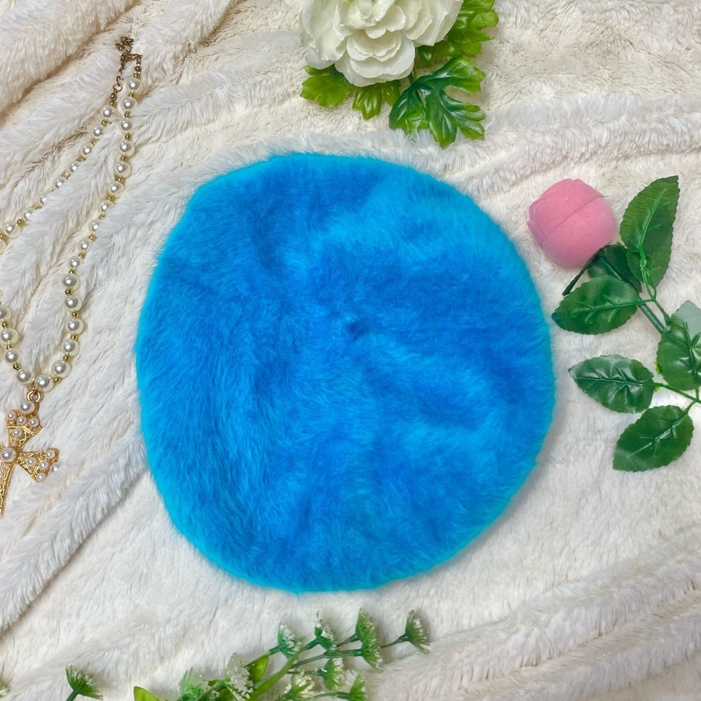 🌷 Vibrant Blue Super Soft Faux Fur Beret 🌷